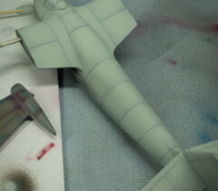 Grundfarbe RLM 76 auf der oberen Rumpfhälfte